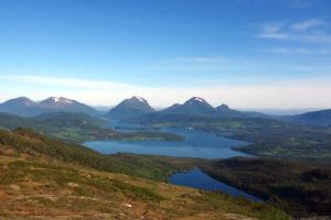 Gipfel und Meer um die Fjordruta von oben