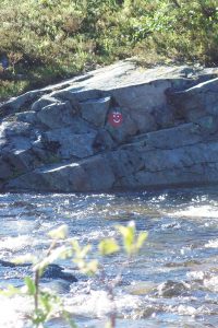 Smiley auf der anderen Flussseite